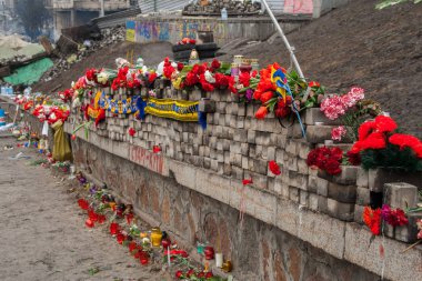 Kiev Ukrayna. 23 Şubat 2014. Barikatlar Euromaidan sırasında fırtınası sonra şehrin merkezi sokak