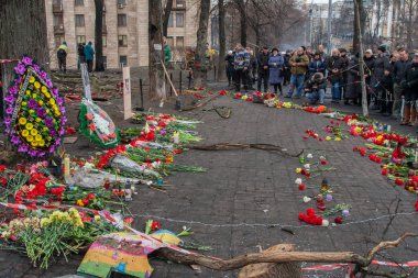 Kiev Ukrayna. 23 Şubat 2014. Barikatlar Euromaidan sırasında fırtınası sonra şehrin merkezi sokak