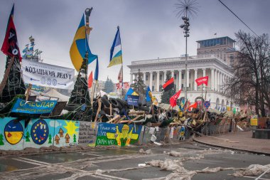 Kiev. Ukrayna. 19 Aralık 2013. Barikatlar sırasında Euromaydan ile şehrin merkezi sokak.