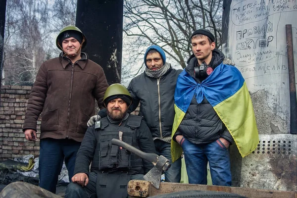 Kiev Ucrania Febrero 2014 Personas Protestando Por Las Barricadas Del —  Fotos de Stock