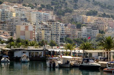 Güneşli bir şehir bağlantı noktası.