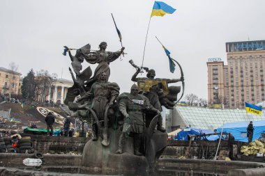 Kiev Ukrayna. 23 Şubat 2014. Barikatlar Euromaidan sırasında fırtınası sonra şehrin merkezi sokak