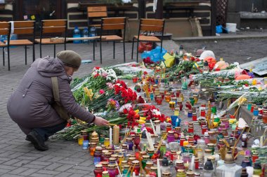 Kiev Ukrayna. 23 Şubat 2014. Barikatlar Euromaidan sırasında fırtınası sonra şehrin merkezi sokak