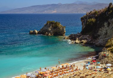 Arnavutluk'ta güzel plaj tatil için. İyonya Denizi