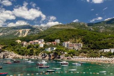  Adriyatik Denizi güzel sahilde. Karadağ