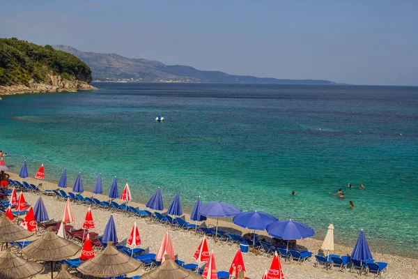 Albanien Ksamil Juli 2018 Touristen Ruhen Sich Strand Des Ionischen — Stockfoto