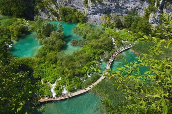 มุมมองที่สวยงามในอุทยานแห่งชาติ Plitvice Lakes โครเอเชีย — ภาพถ่ายสต็อก