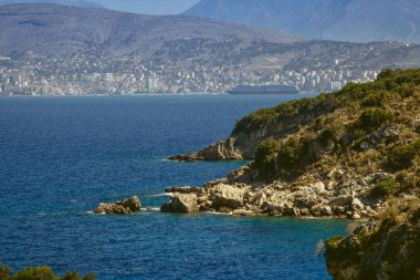 Arnavutluk'ta güzel plaj tatil için. İyonya Denizi