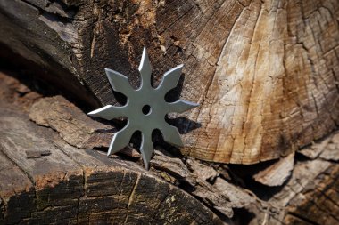 Shuriken (yıldız oluşturma), geleneksel Japon ninja soğuk silah