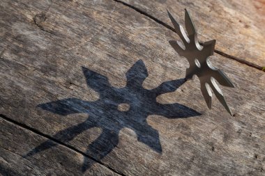 Shuriken (yıldız oluşturma), geleneksel Japon ninja soğuk silah