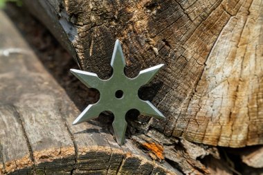 Shuriken (yıldız oluşturma), geleneksel Japon ninja soğuk silah