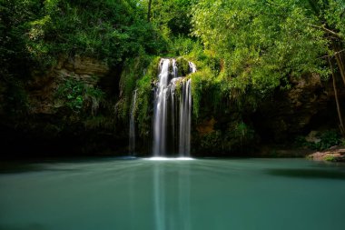 Şelale ve yaz aylarında dinlenmek için güzel bir lagün gölü