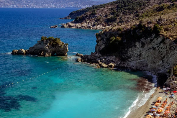 Albania, ksamil -14 July 2018. Tourists are resting on the beach — Stock Photo, Image