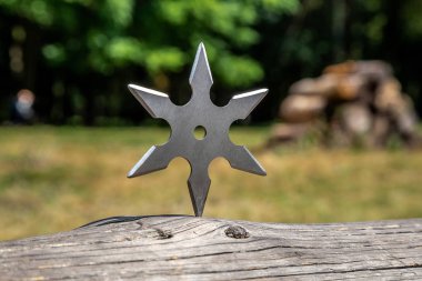 Shuriken (yıldız oluşturma), geleneksel Japon ninja soğuk silah