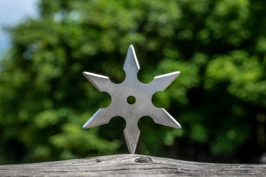 Shuriken (yıldız oluşturma), geleneksel Japon ninja soğuk silah