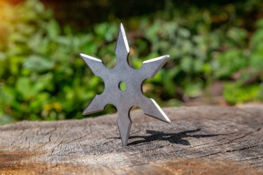 Shuriken (yıldız oluşturma), geleneksel Japon ninja soğuk silah