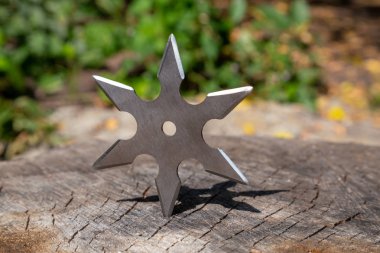 Shuriken (yıldız oluşturma), geleneksel Japon ninja soğuk silah