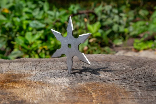 Shuriken (yıldız oluşturma), geleneksel Japon ninja soğuk silah