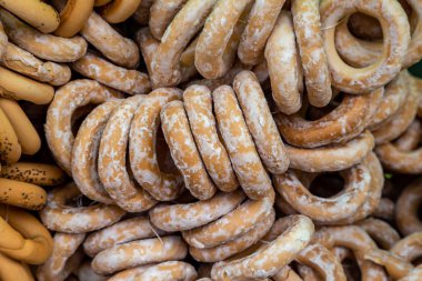 açık havada bir demet lezzetli kurutma simit.