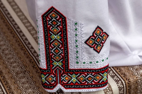 Roupas tradicionais ucranianas no desfile de Vyshyvanok. natio — Fotografia de Stock