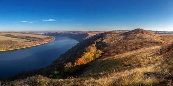 Kanion w pobliżu Dniestru. Krajobrazy Ukrainy. — Zdjęcie stockowe