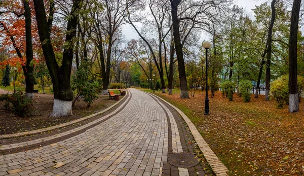 Outono na cidade. Bela paisagem urbana . — Fotografia de Stock