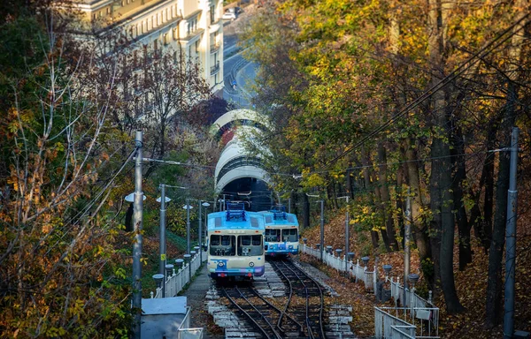 Київський фунікулер. Осінь у місті. — стокове фото