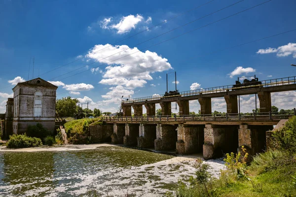 Velha Central Hidroeléctrica Fluxo Água Ucrânia — Fotografia de Stock