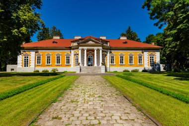 Samchiky 'de güzel ve resimli bir saray. Ukrayna 'dan Seyahat