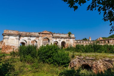 İzyaslav 'da terk edilmiş eski bir saray. Ukrayna