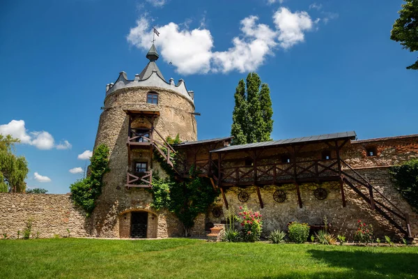 レティチェフ市の旧城の塔 — ストック写真