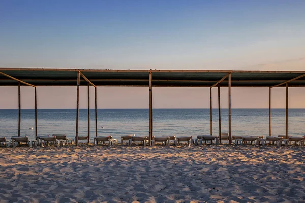 Piękna Piaszczysta Plaża Nad Morzem Wyspa Dzharylgach — Zdjęcie stockowe