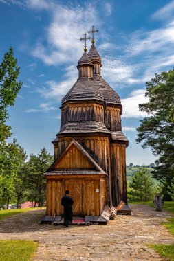Ukrayna 'daki eski ahşap kilise. Ukrayna 'da Seyahat.
