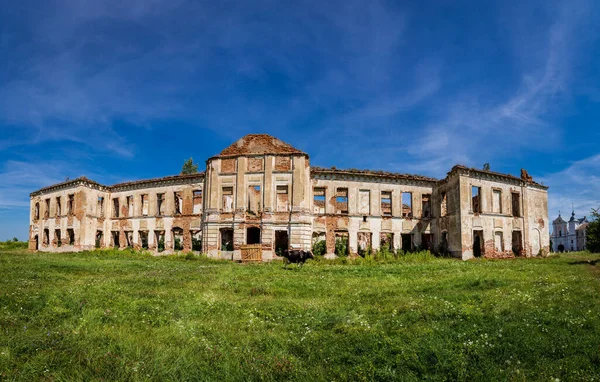 Старий Покинутий Палац Ізяславі Україна — стокове фото