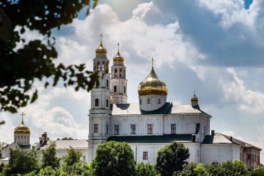 Ukrayna 'daki Moskova Patrikliğinin güzel manastırı..