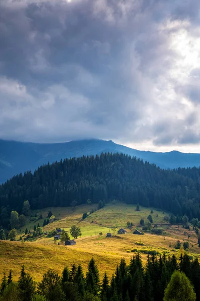 Villaggio Alpino Montagna Autunno Nel Carpatico — Foto Stock