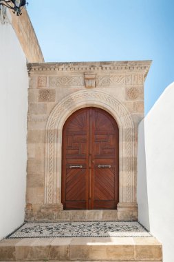 Lindos şehirdeki ev geleneksel kapıya. Rodos Adası. Europe.