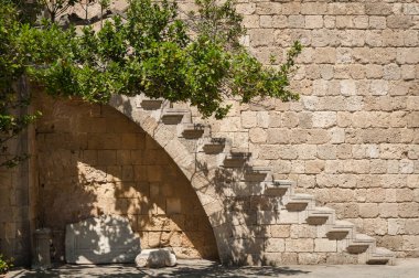 Manastır Filerimos, Rodos, Yunanistan. Taş merdiven.