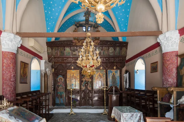 Kelebekler Vadisi Kalopetra manastırda. Rodos Adası. Yunanistan. 05/28/2018. Şapel zengince dekore edilmiş iç.