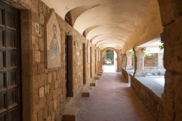 Filerimos Duvar Colonnade Churchyard Çalışan Manastırı Rodos Yunanistan — Stok fotoğraf