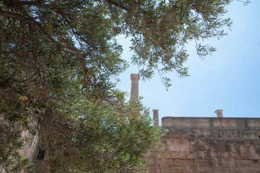 Lindos Acropolis. Yunanistan. 05/29/2018. Kalıntılar, bir Dor Tapınağı, Athena yaklaşık 300 M.ö. kalma Lindia. Knights of St tapınağın üzerine 13 yüzyıl önce inşa John of, Castle. Yunan Adası, Rodos, Europe.