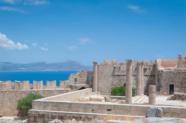 Lindos Acropolis. Yunanistan. 05/29/2018. Kalıntılar, bir Dor Tapınağı, Athena yaklaşık 300 M.ö. kalma Lindia. Knights of St tapınağın üzerine 13 yüzyıl önce inşa John of, Castle. Yunan Adası, Rodos, Europe.