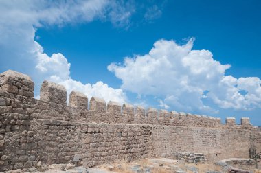 Kalıntılar, bir Dor Tapınağı, Athena yaklaşık 300 M.ö. kalma Lindia. Knights of St tapınağın üzerine 13 yüzyıl önce inşa John of, Castle. Yunan Rodos Adası, Lindos. Europe.