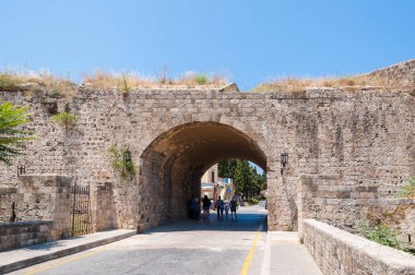 Rodos, Yunanistan. 30 Mayıs 2018. Rodos'ta Ortaçağ şehir duvarı, Eski Şehir, Rodos Adası, Yunanistan, Avrupa.