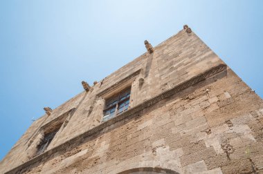 Rodos 'un Rodos, Old Town, Rhodes Adası' nın tarihi bölgesinde ikamet eden ortaçağ konutları. Yunanistan. Avrupa.