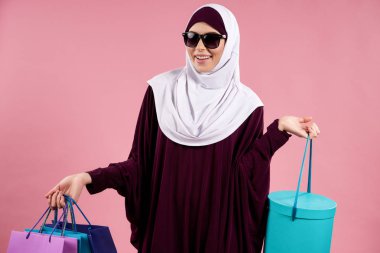 Arap çekici kadın güneş gözlüğü