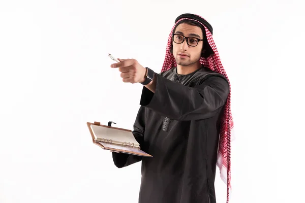 Arab man in keffiyeh makes notes in notebook. — Stock Photo, Image