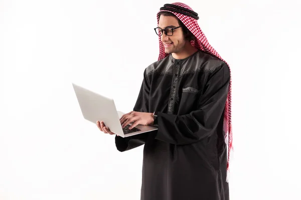 Arabisk säker affärsman i huvudbonaden är att skriva — Stockfoto