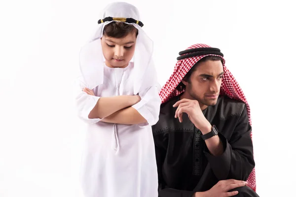 Arab adult man in keffiyeh in quarrel with son. — Stock Photo, Image