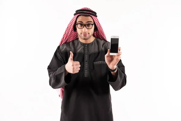 Glad Arab affärsman i huvudbonaden samtalen om — Stockfoto
